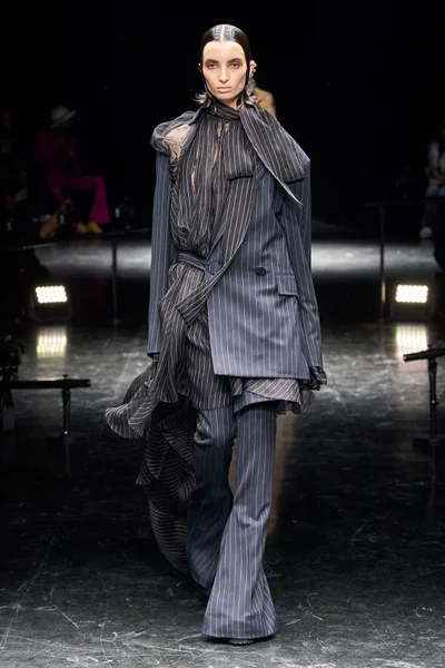 Look 3